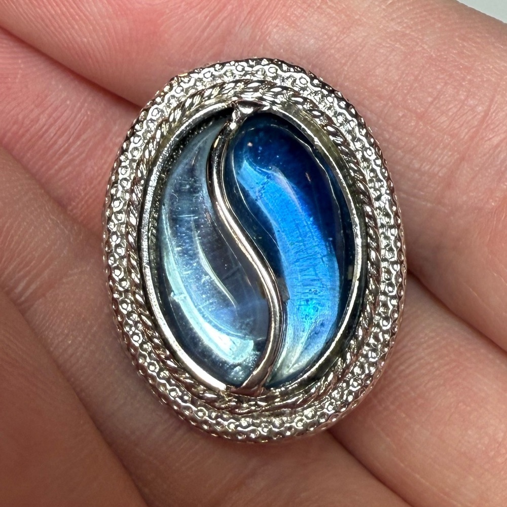 Vintage 60’s Emmons Silver Tone Blue Lucite Cabochon Clip-On Earrings - Picture 2 of 11